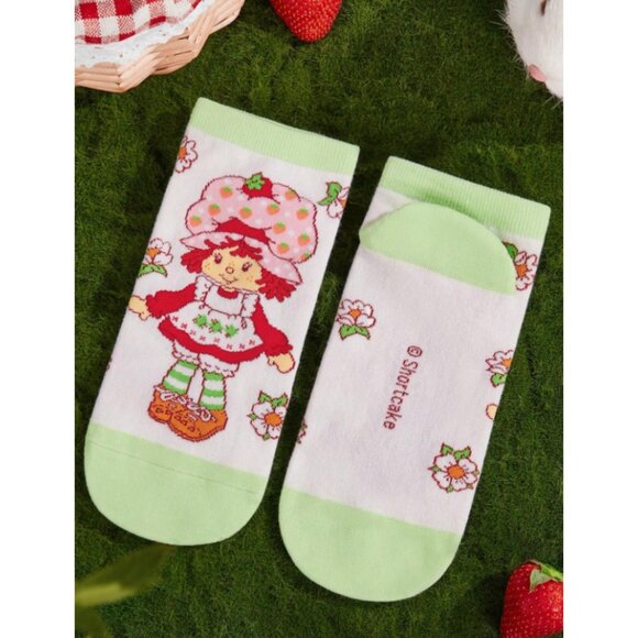 Strawberry Shortcake Ankle Socks – 3-Pack of Cute Cartoon Graphic Socks One Size - Picture 5 of 9